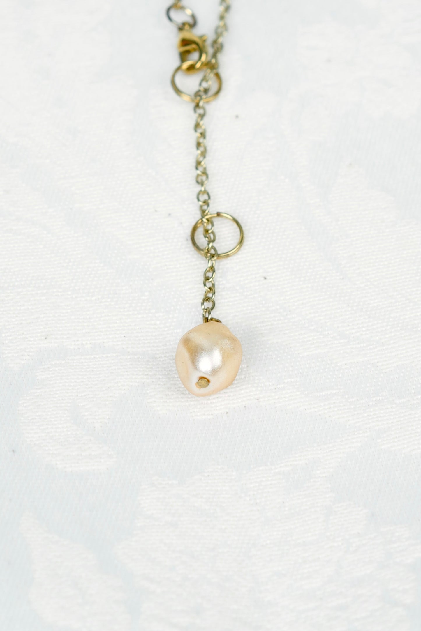 Dangling Pearl Necklace