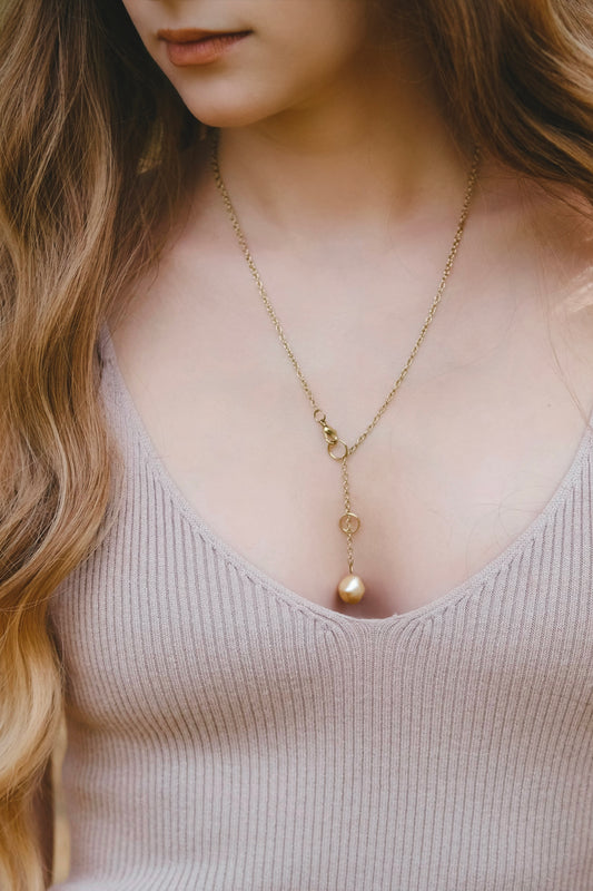 Dangling Pearl Necklace