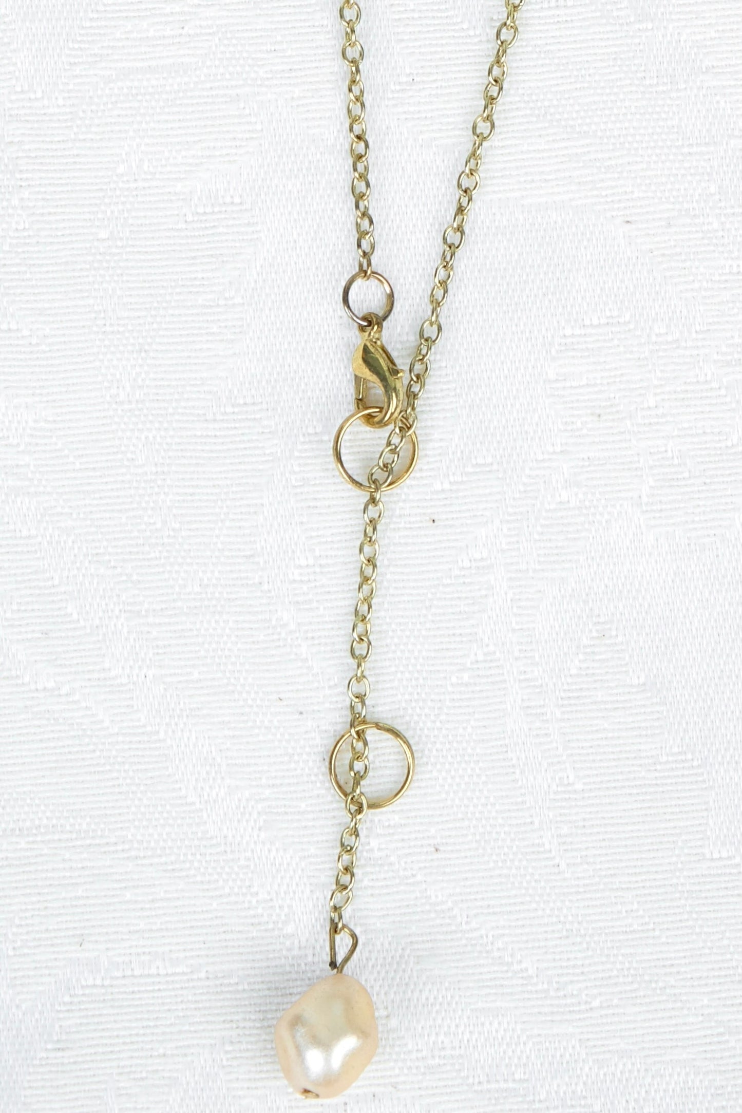 Dangling Pearl Necklace