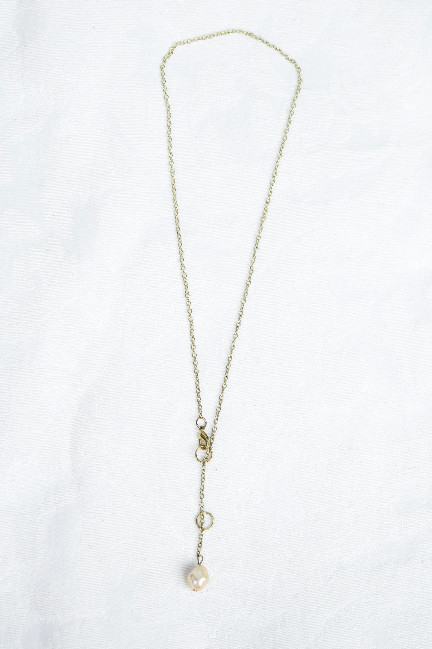 Dangling Pearl Necklace