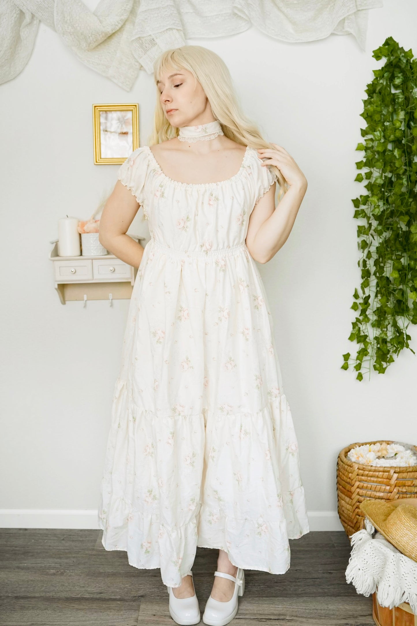 High Waist Creamy Floral Dress (S-M)