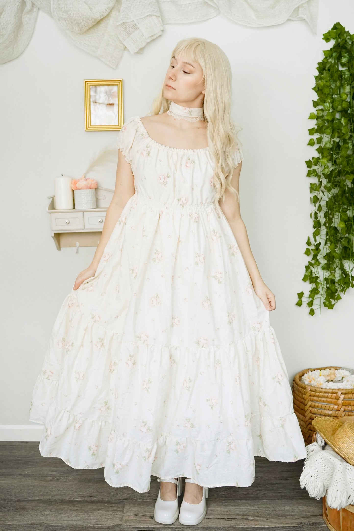 High Waist Creamy Floral Dress (S-M)