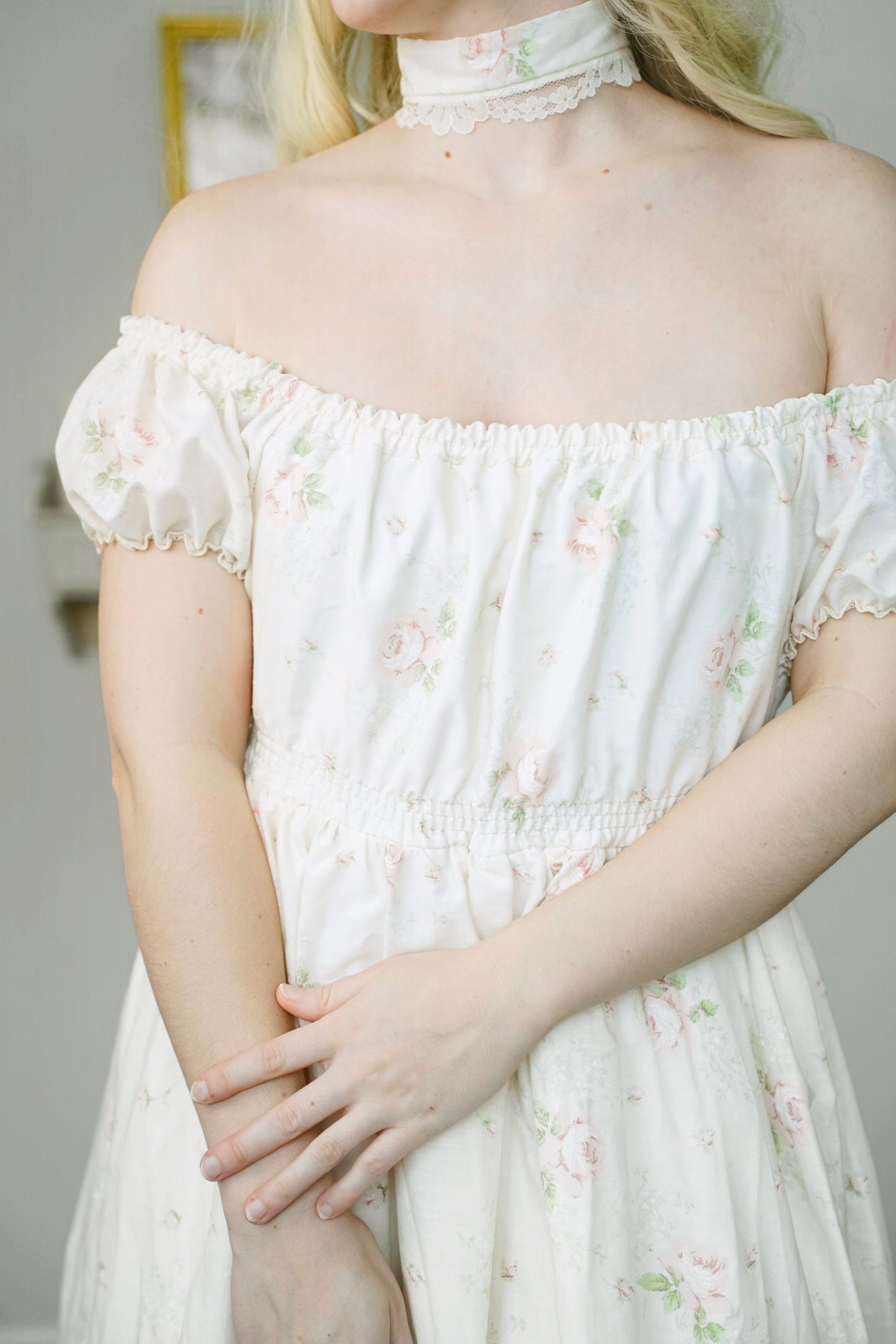 High Waist Creamy Floral Dress (S-M)